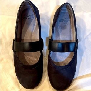 Super comfortable black Dansko Mary Janes